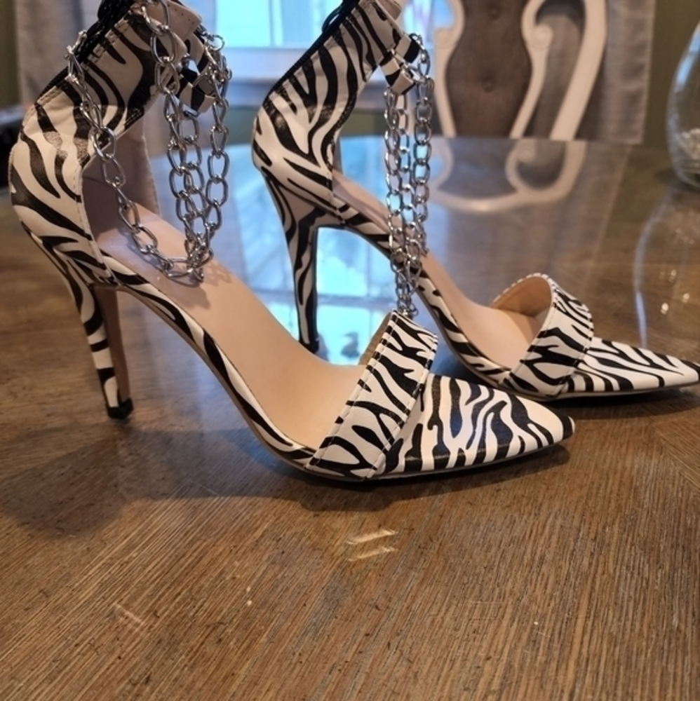 Brand New‎ Zebra Print Heels Size 39/ 8 US
